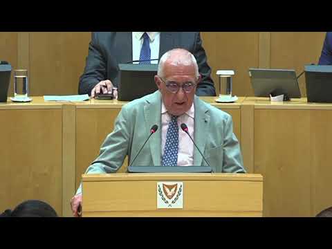 Βούρκωσε ο Νικήτας Κακλαμάνης στο βήμα της κυπριακής βουλής