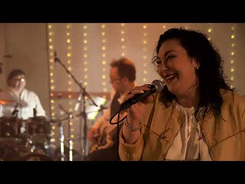 Tre ragazzi e una badante - Il mondo (Jimmy Fontana Cover)