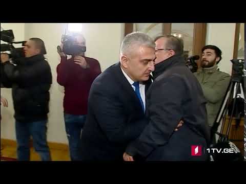 დაპირისპირება პარლამენტში