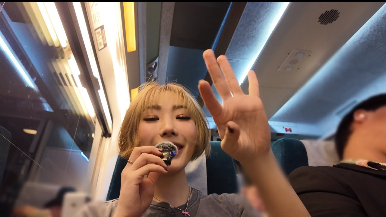 [ASMR] 기차안에서 하는 스모키 메이크업💄 (속닥속닥, 톡톡톡, public, whispering 핸드무브먼트)