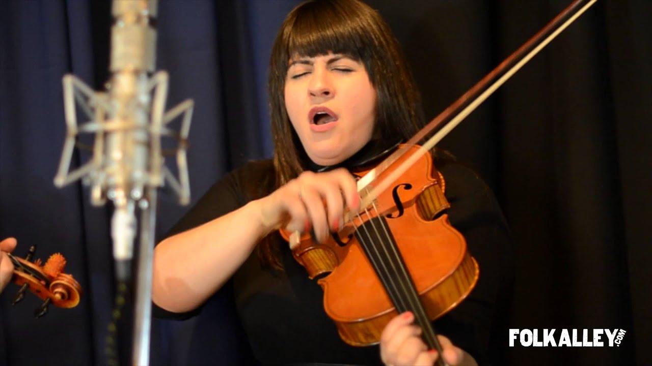 Folk Alley Sessions: Laura Cortese & the Dance Cards - "Into The Dark"
