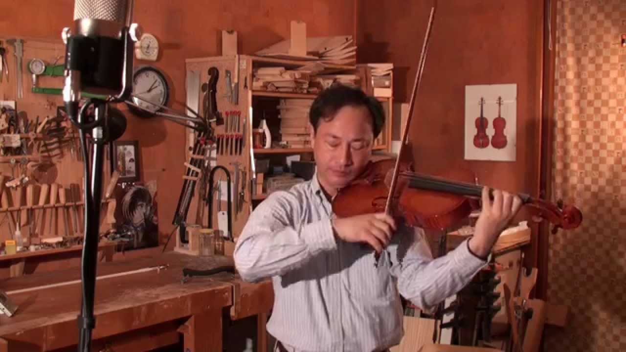 Yamamoto Takeshi is testing the viola 41cm made by Kikuta Hiroshi