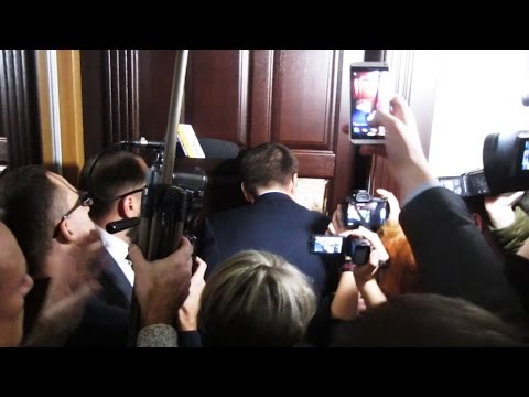 У Полтавській міськраді зламали двері (2015.12.25)