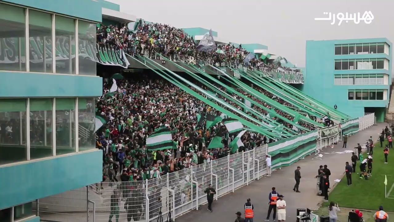 ألتراس حلالة بويز تخلق الحدث من جديد في مدرجات الملعب البلدي بالقنيطرة