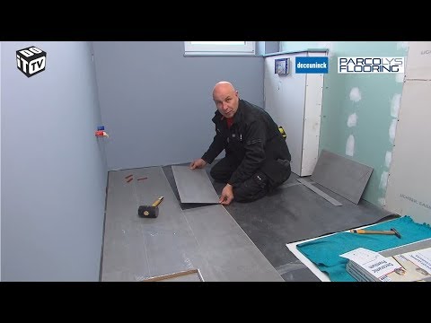 placement de revêtement dans la salle de bain