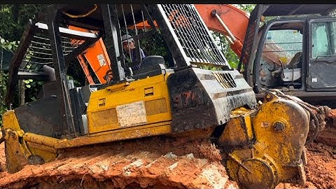 Luar Biasa!! Aksi dan Skills Operator Alat berat Tarik kayu Logs dari dalam hutan Rimba