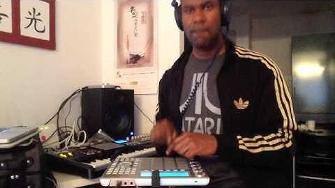David "Fingers" on the Akai MPC Studio - Some Smooth Vibes