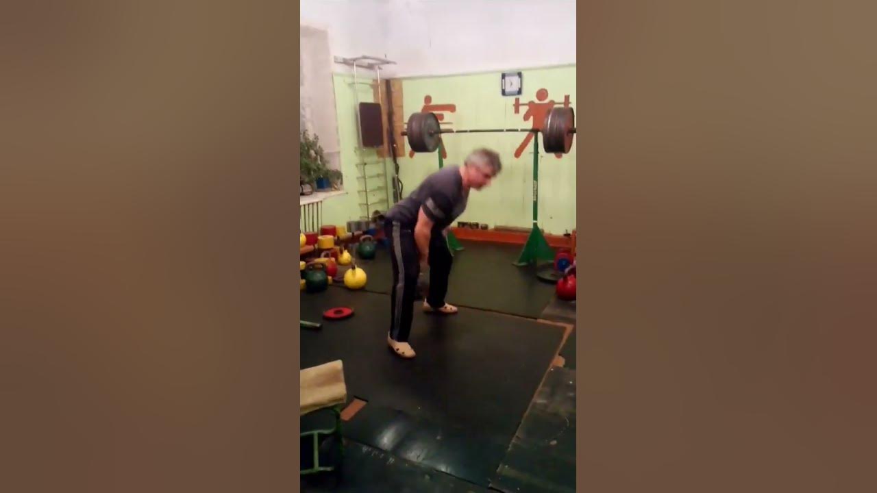 Присед с гирей. - YouTube