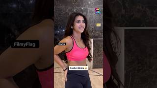 Roshni Walia after completing her gym sash at Andheri 😝😝