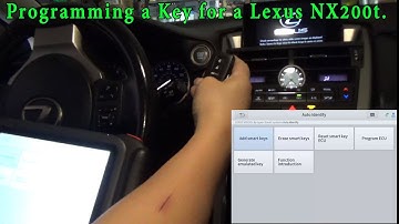 Xtool D8BT programmeert een sleutel voor een Lexus NX200t nadat 2 andere scantools faalden.