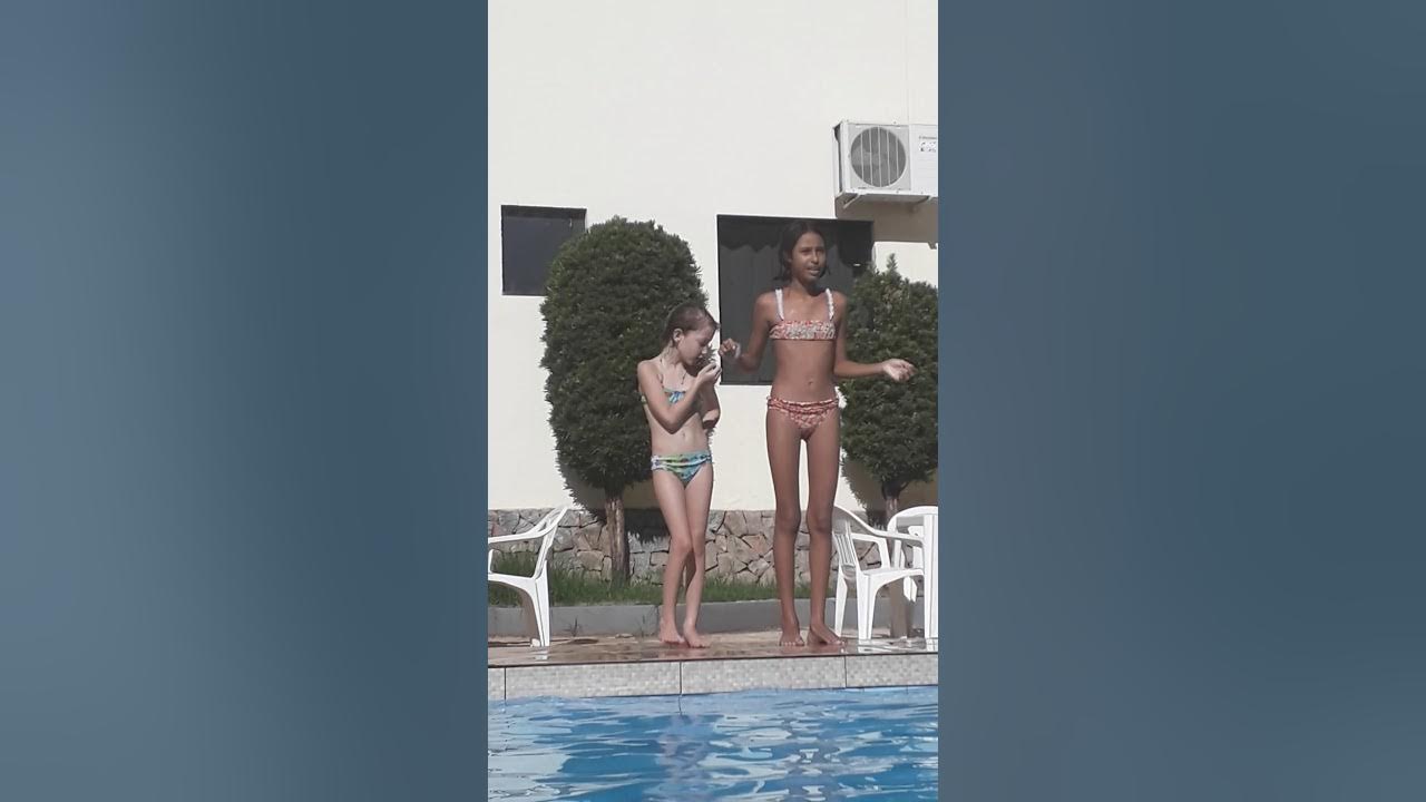 Desafio de música na piscina!Eu e a Yasmim!❤