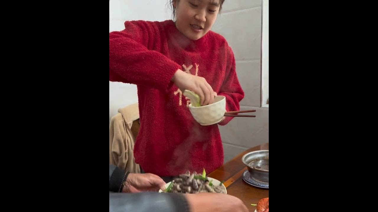 今天学长爸爸妈妈做了一大桌菜，请公司的小伙伴过来吃饭。#真实记录生活日常