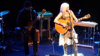 Emmylou Harris in Carre Amsterdam 19-05-2014: Every grain of sand