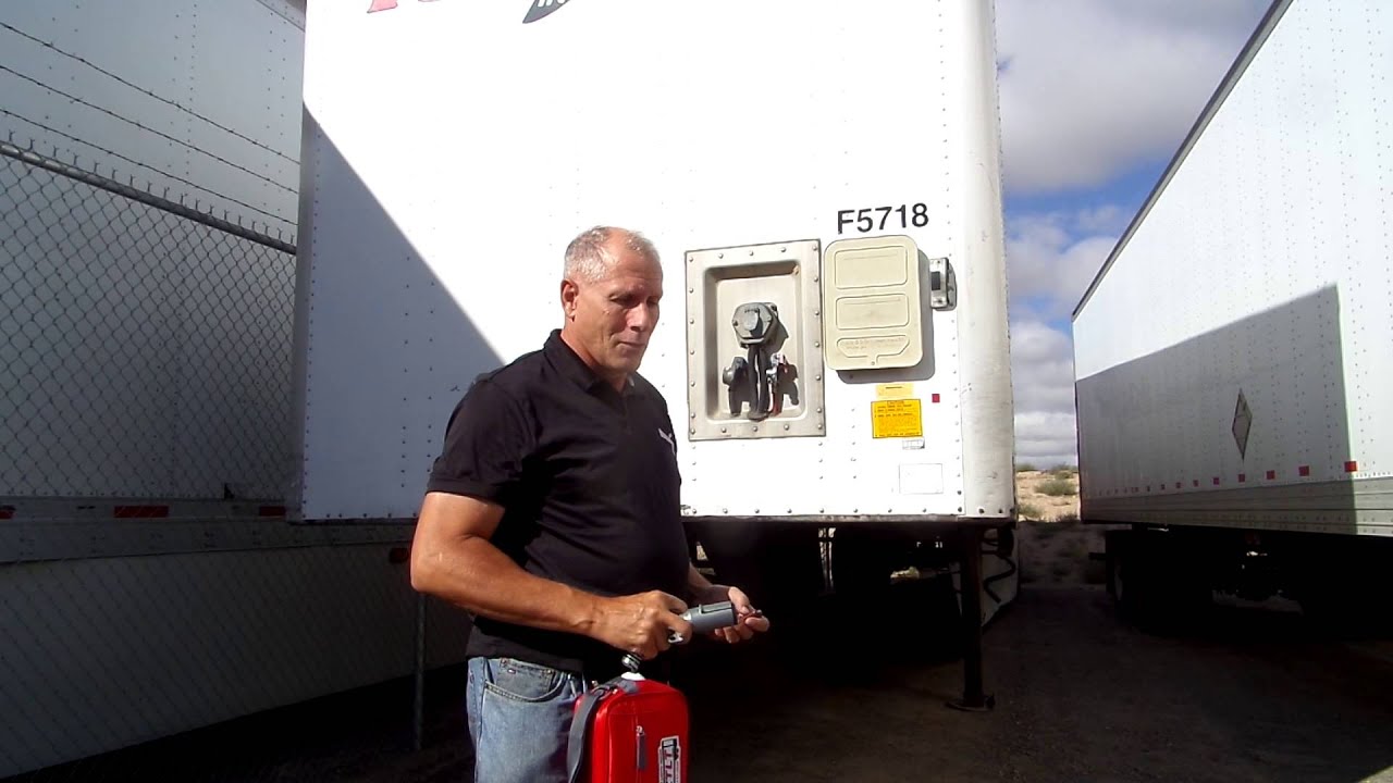 EZTLT Wireless Remote Controlled Commercial Tractor Trailer Lights Tester Instructional Video 4