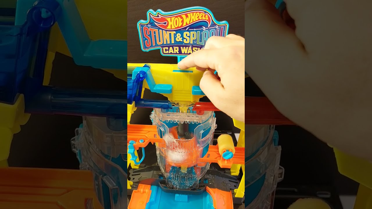 New Hot Wheels Stunt Splash SUPER CAR WASH