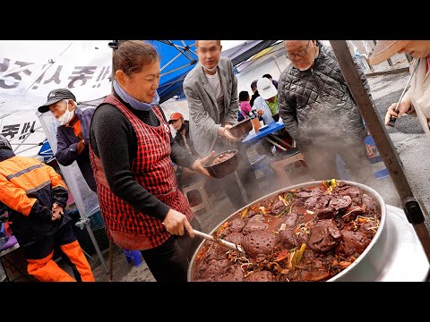 Amazing! Only $3 Ox blood rice soup in Traditional Market. / Korean street food