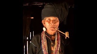 Myanmar  [ Burma  ]  Akhu Hill tribes Woman smoke pipe by Israel Feiler 6,200 views 6 years ago 3 minutes, 23 seconds