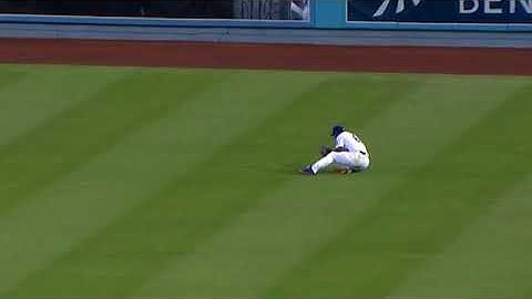 Yasiel Puig make a tough sliding catch