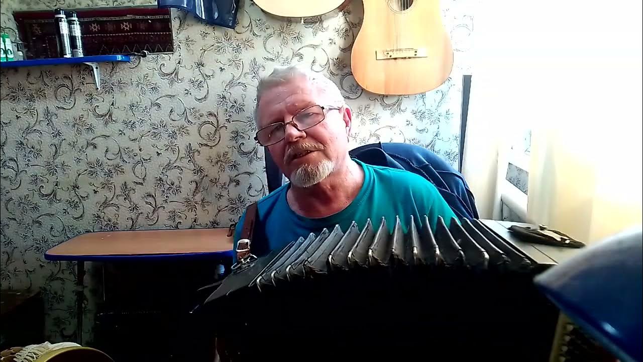 Прожектор шарит осторожно по пригорку. Прожектор по пригоркам слушать. Прожектор шарит. Песня прожектор. Прожектор по пригоркам слушать.