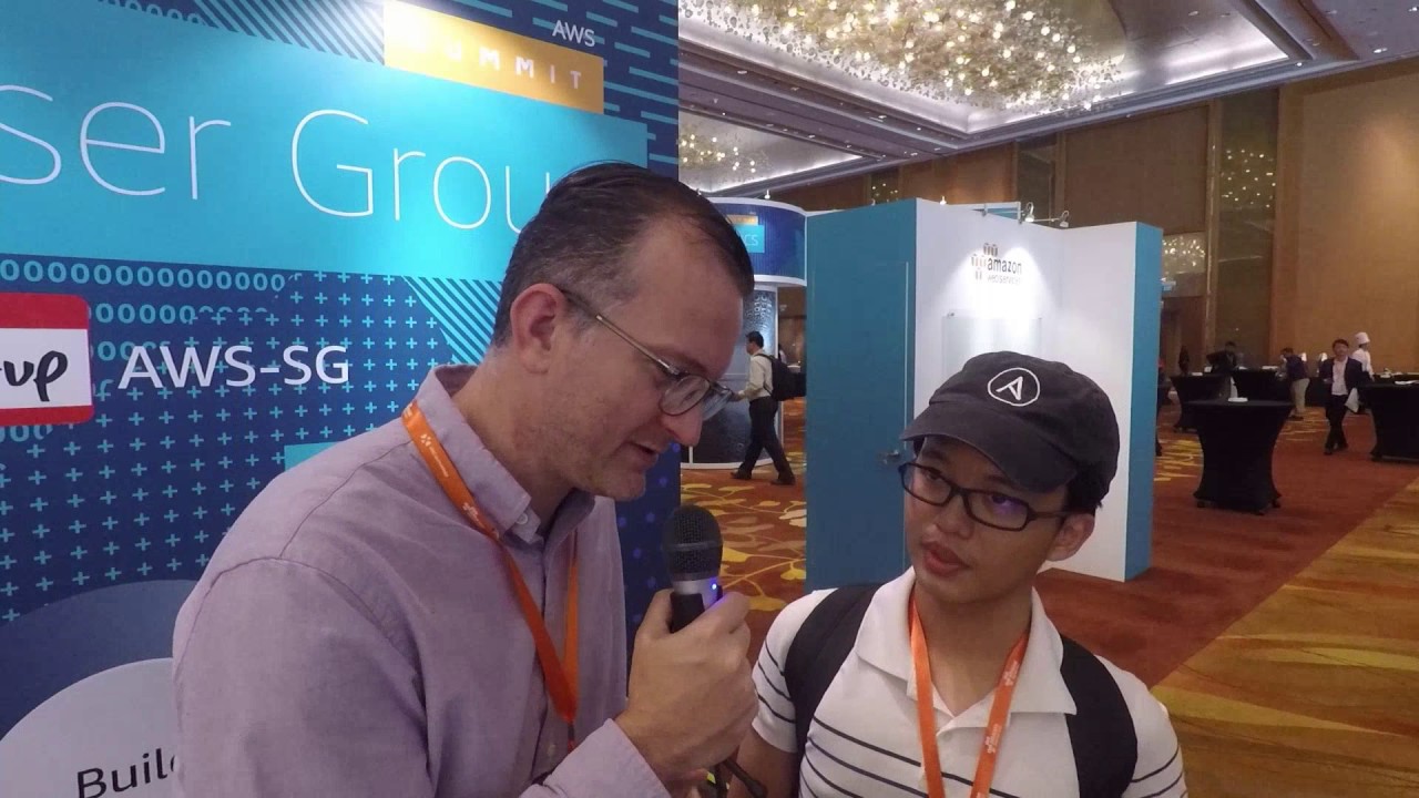 Chatting with a Fedora advocate at AWS summit Singapore - YouTube