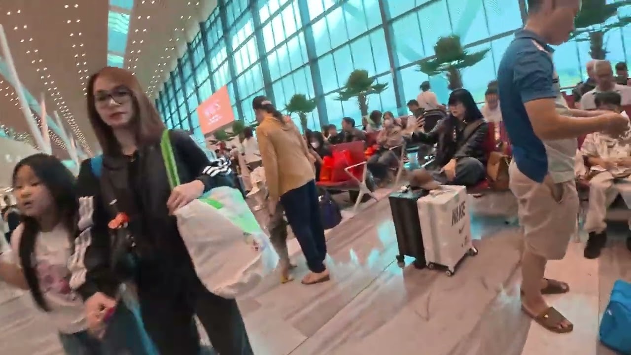 Sân bay Tân Sơn Nhất - Nhà ga T3, chiều ngày 25 tháng chạp Tết Bính Ngọ