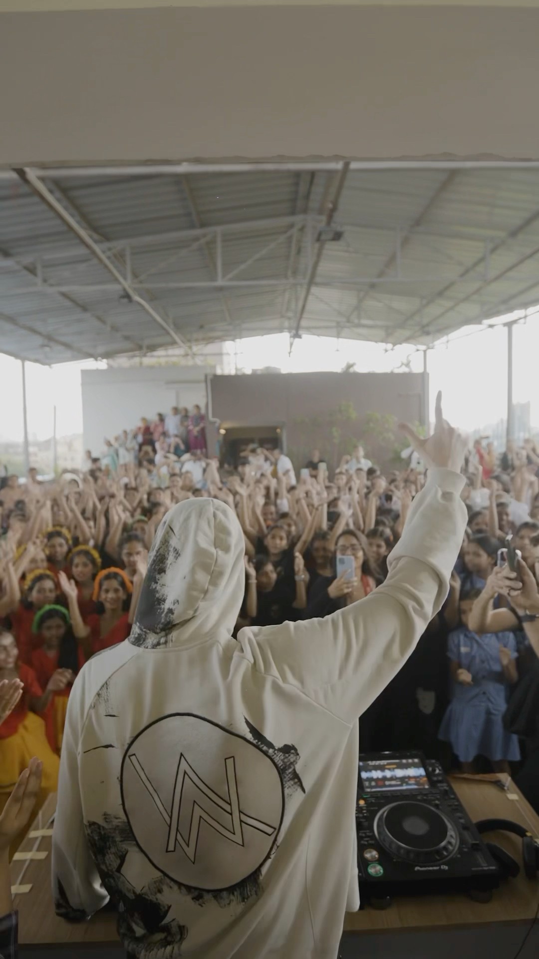 The BEST way to kickstart my Walkerworld India Tour ???