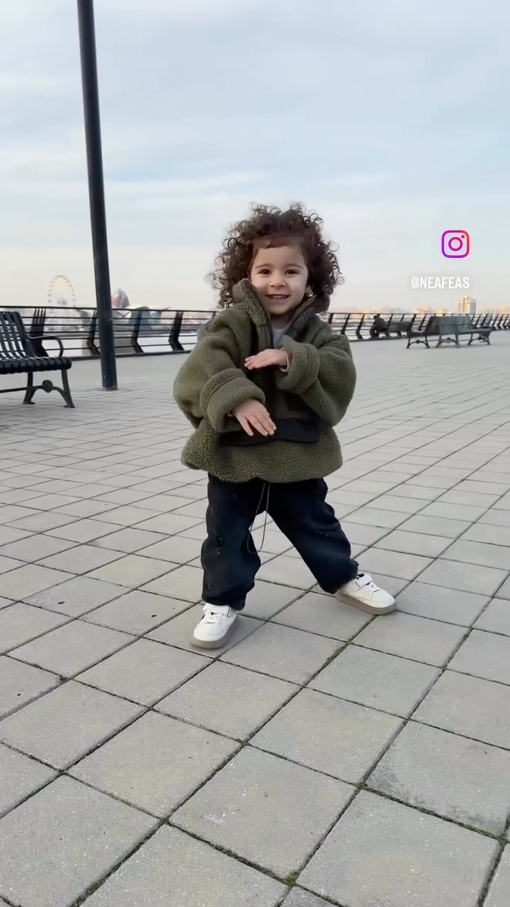 #JasonDeruloTV // Dance ? #GotPermissionToPost From IG/TT @neafeas #JalebiBaby