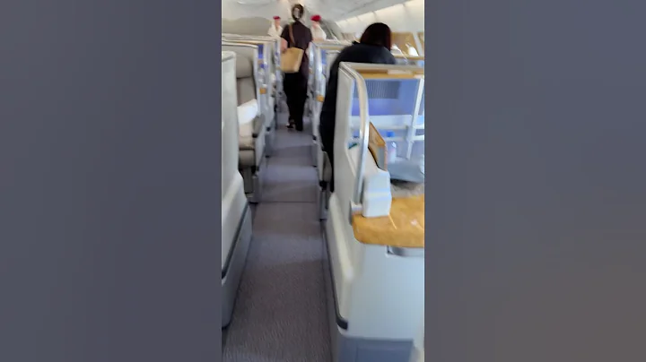 Emirates airlines A380 business class ✈️ flight #travel #dubai #emiratesairlines
