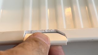 Fridge drawer: repair plastic with superglue and baking soda