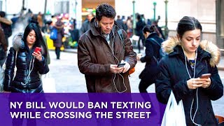 New York bill would ban texting while crossing the street