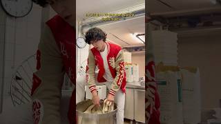 Da sempre in pizzeria sognavo di fare il rapper. Il brano è fuori ovunque 🗣️🍕 #rapitaliano #perte