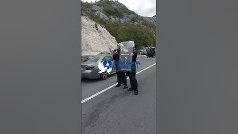Cetinje policija naredjuje demonstrantima da se razidju