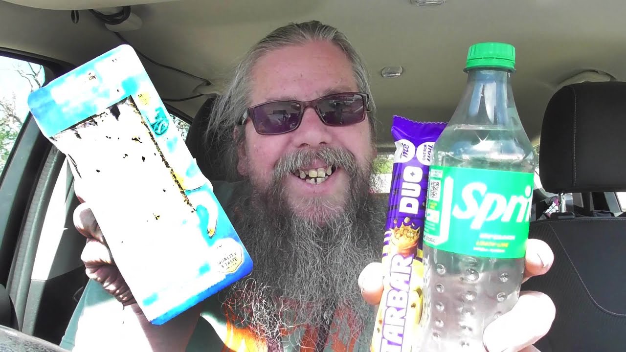 Tesco meal deal Prawn sandwich, Sprite and a Starbar