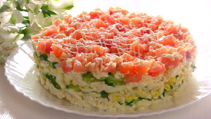 Салат с малосольной красной рыбой, помидорами и яйцом рецепт – Европейская кухня: Салаты. «Еда»