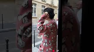 ARMY looking for Taehyung smoking in the streets of Paris #shorts #bts #army #kimtaehyung screenshot 5