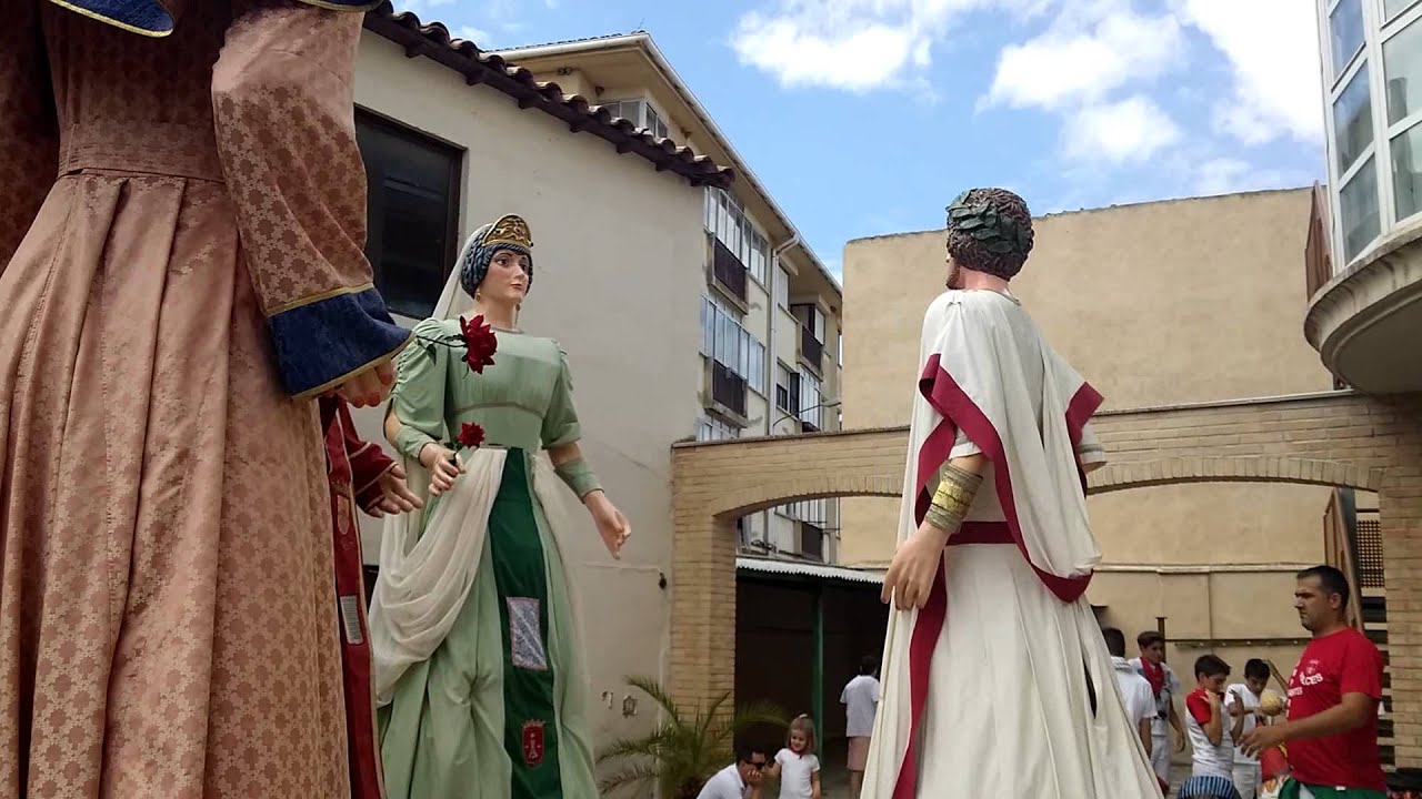 Gigantes de Falces en la residencia 2015