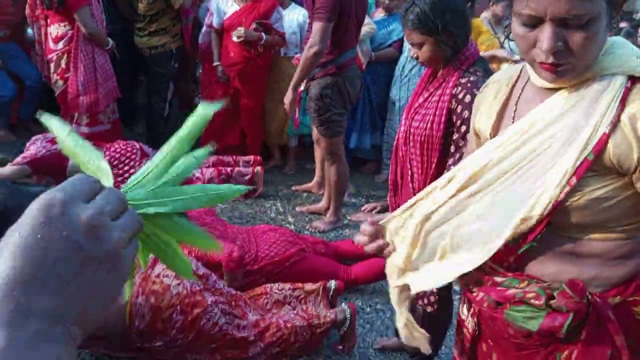 বড়মা কাউকে খালি হাতে ফেরায় না কথাটা আকাশের চন্দ্র সূর্যদেবের ন্যায় সত্য জয় বড়মা🌺🌺  