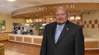 Chick-fil-A founder, S. Truett Cathy, dies; John Munro cleared of charges (UCNN #462)