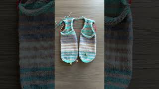 Toe up Socks 2at a time withone circular needle. Toe tutorial @PurlTogether #knitting#socks #magic