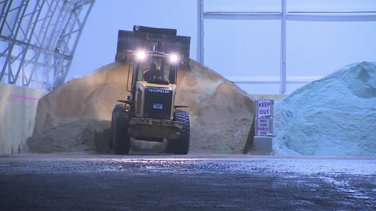 VIDEO: Crews prepare salt mixture for roads in Winsted - YouTube