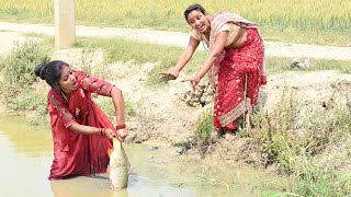 मछली पकड़ने में माहिर गांव कि औरत //Bhojpuri comedy