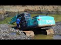 Kobelco SK200 Excavator Stuck And Bogged Recovery