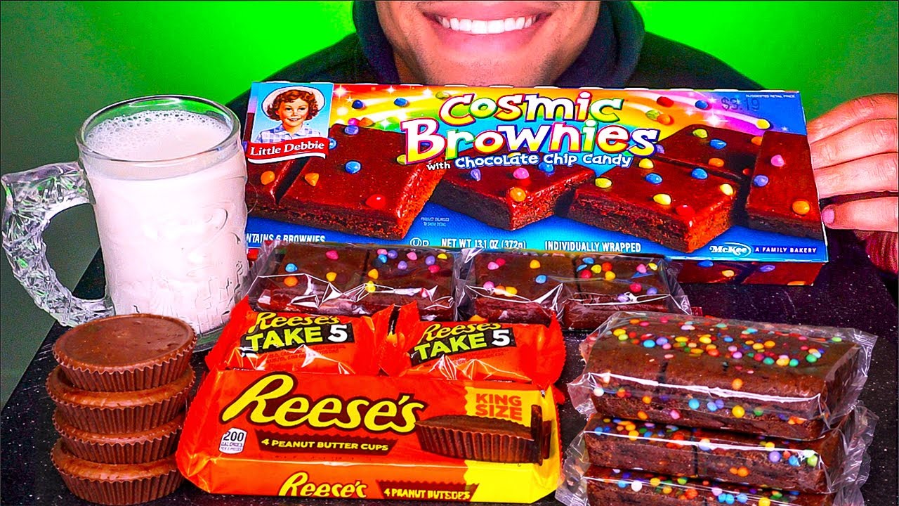 ASMR REESE'S PEANUT BUTTER MUKBANG LITTLE DEBBIE COSMIC BROWNIES REESE'S TAKE 5 BAR EATING SHOW CRUN