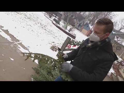 Video: Možete li ponovo koristiti božićno drvce - opcije za odlaganje božićnih drvaca