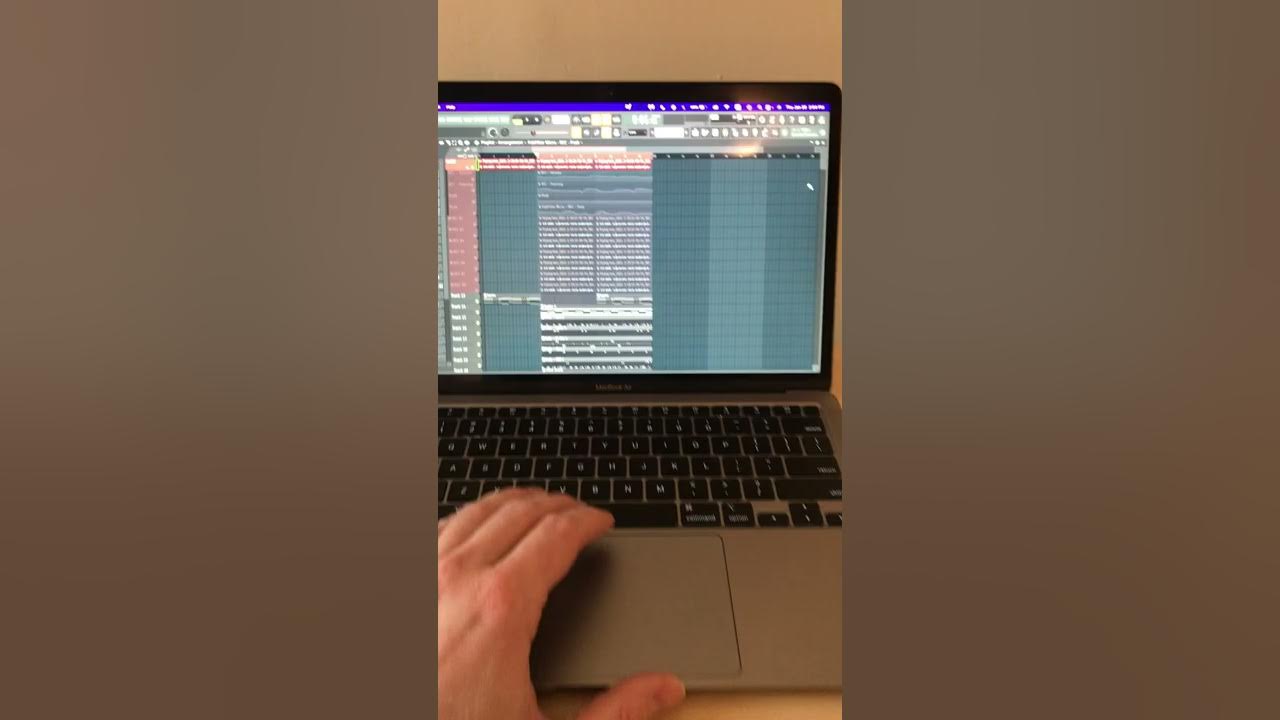 MacBook Air M1 vs MacBook Pro 2017 (FL Studio 20)