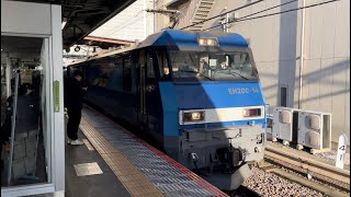 【冬の石油需要増大に伴う臨時貨物列車】JR貨物EH200形14号機＋タキ14B（両）が籠原駅1番線を高速通過するシーン（臨8760レ・高A216・石油返空）2024.1.22