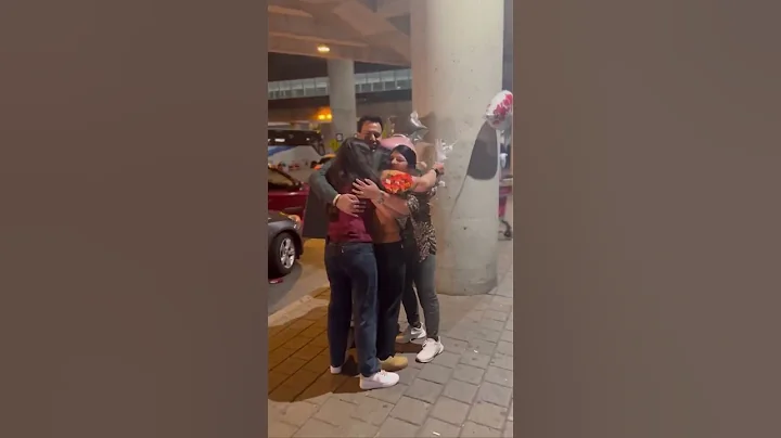 Mom Dad Welcome In Canada 🙌🏼 #Shorts #Honsle #Gurjazz #YouTubeViral #Viral #Trending @HaayeCanada⭐