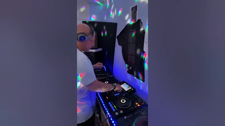 DJ Mark Hinton | Hi-Tech minimal Techno | Funkdelu...