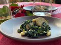 Ensalada de kale con salchicha y almendra - Cocina con Conexión - Sonia Ortiz con Juan Farré