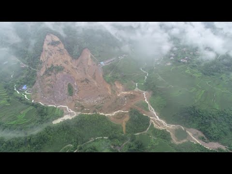 Massive landslide hits south China's Hunan Province, no one injured